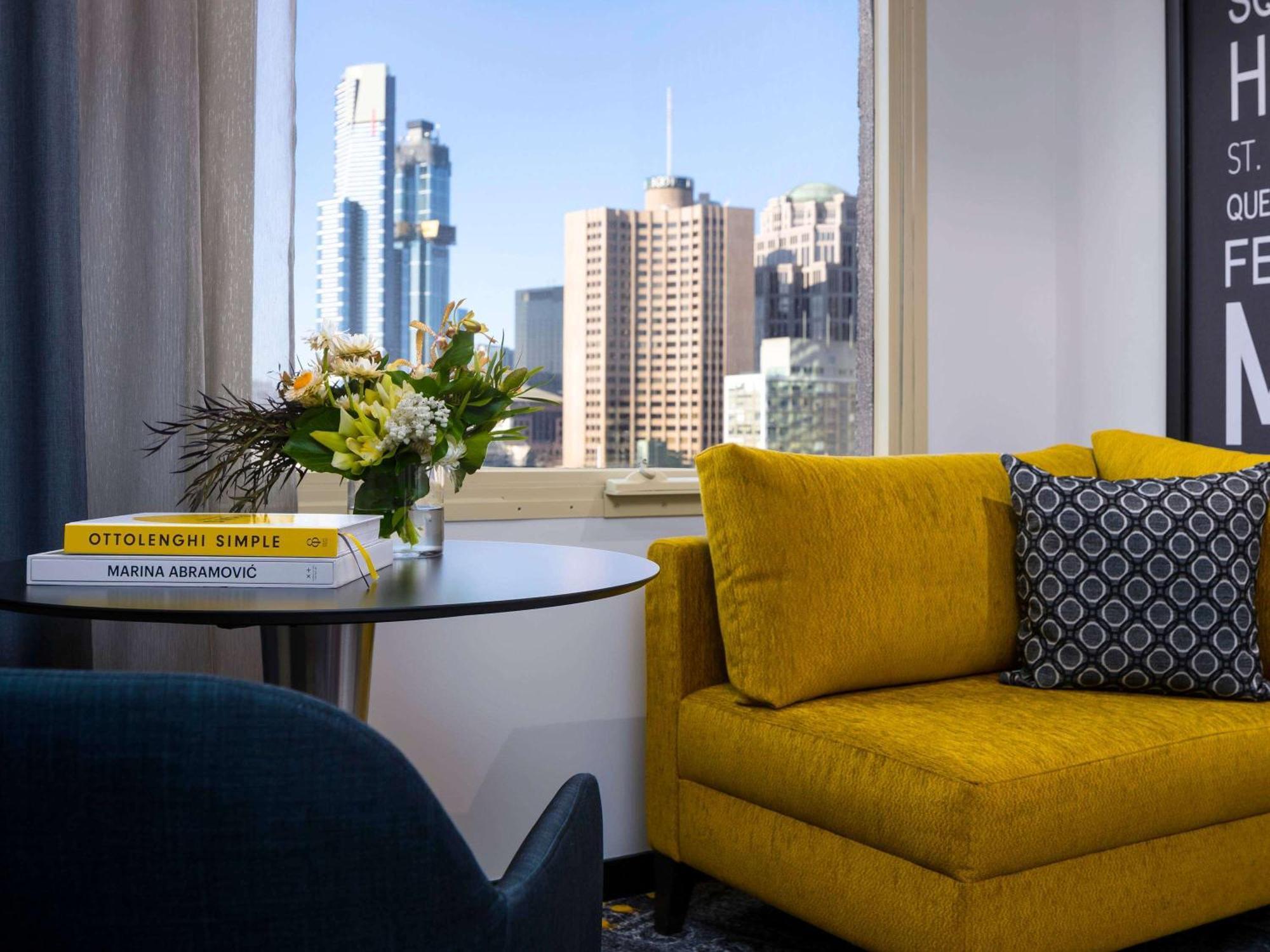 Pullman Melbourne City Centre Exteriör bild A living room at the hotel