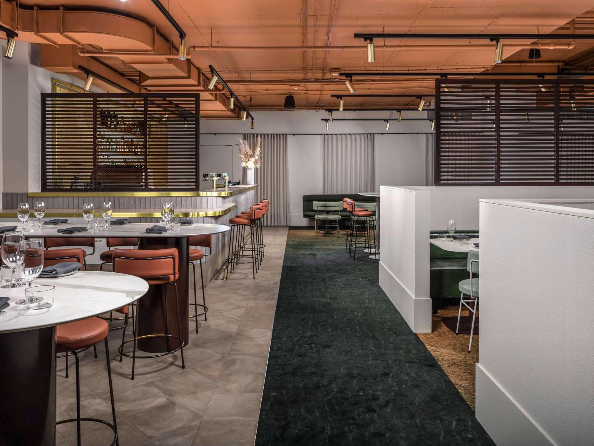Pullman Melbourne City Centre Exteriör bild Interior of the restaurant