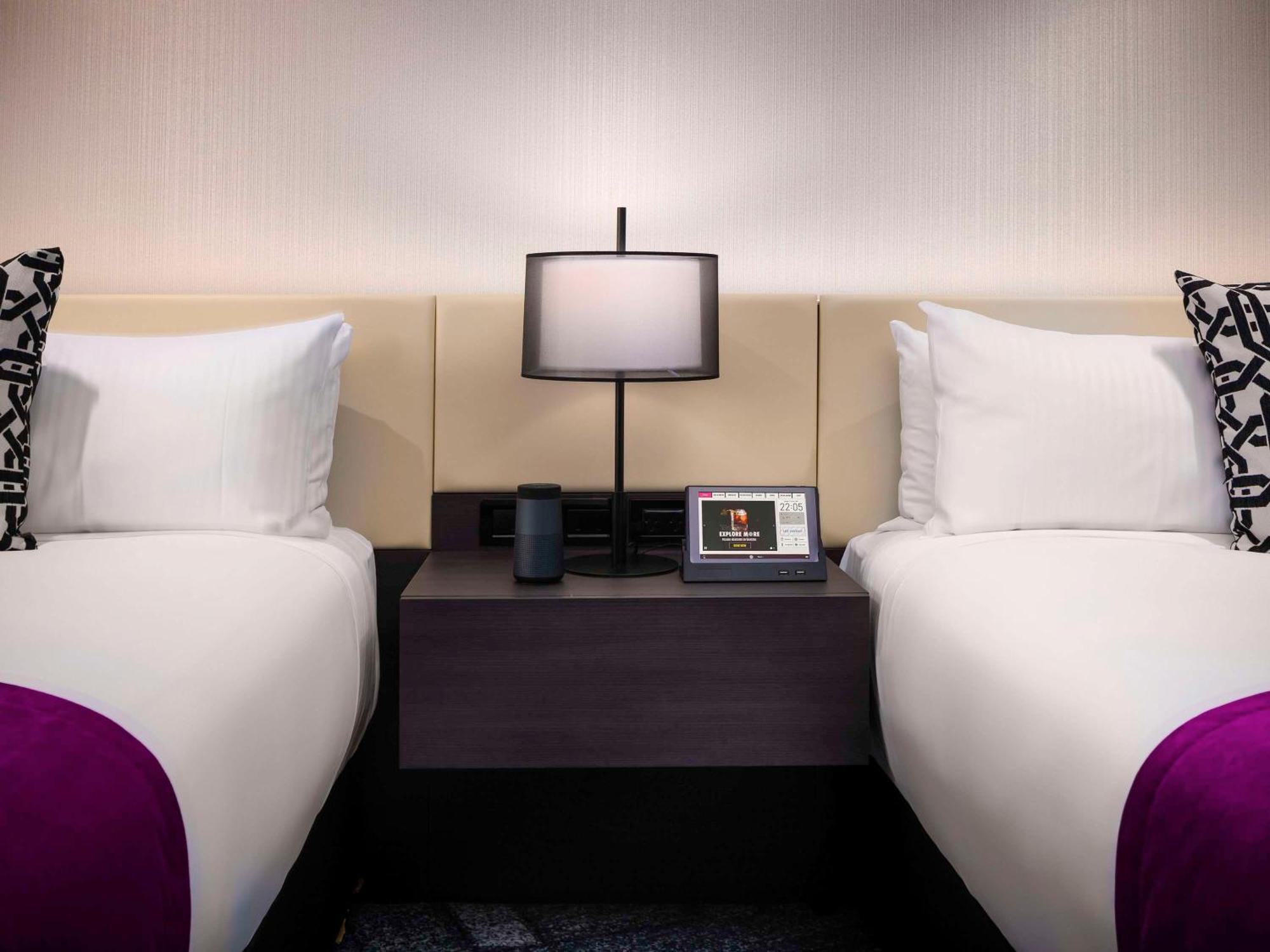 Pullman Melbourne City Centre Exteriör bild A guest room at the Encore