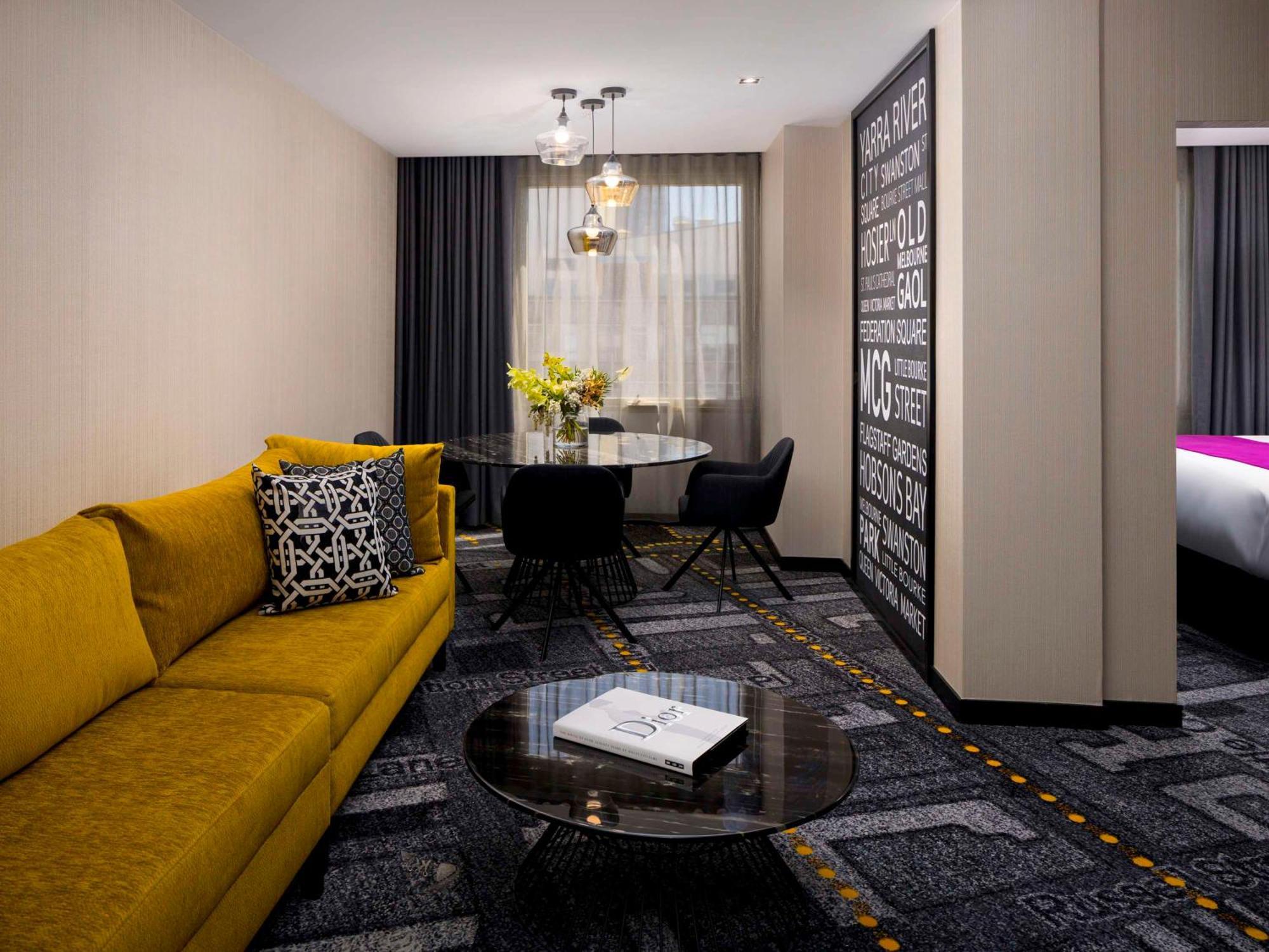 Pullman Melbourne City Centre Exteriör bild Suite at the Hilton Prague
