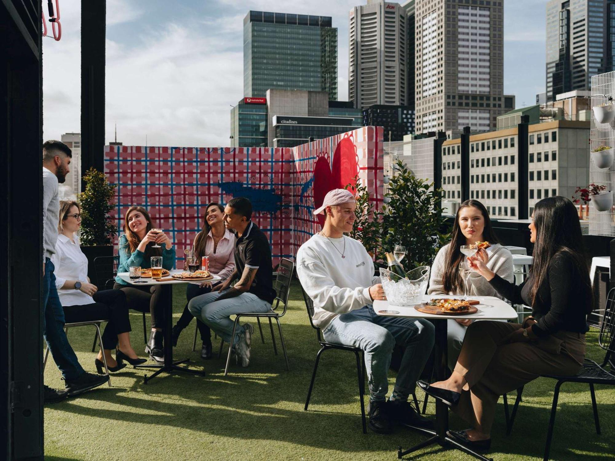 Pullman Melbourne City Centre Exteriör bild Rooftop bar in Melbourne, Australia